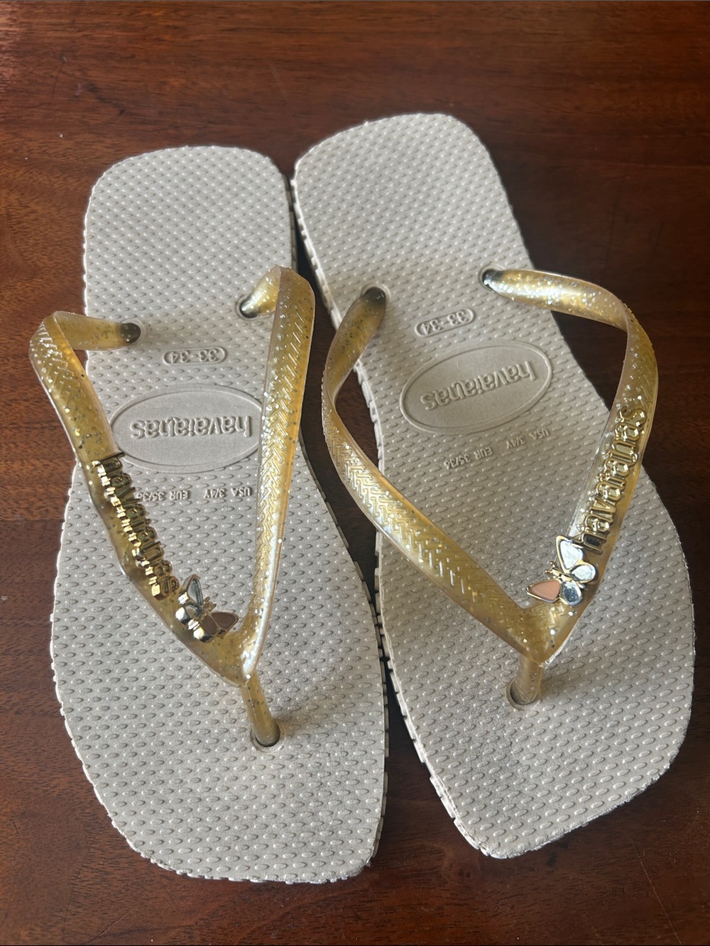 Havaianas Square Cream Strap Flip Flops with Butterfly Pins